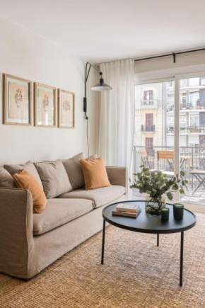 Stylish 3 Bedroom with Balcony Near La Rambla